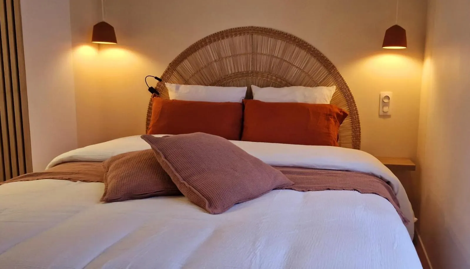 Suite Romantique, Jacuzzi & Piece Secrete Centre Ville Cahors Fransa